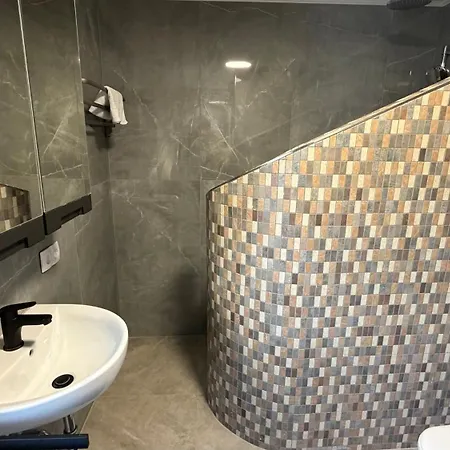 Moderne Maisonette-wohnung Mit Garten In Fuer 7 Personen Apartmán