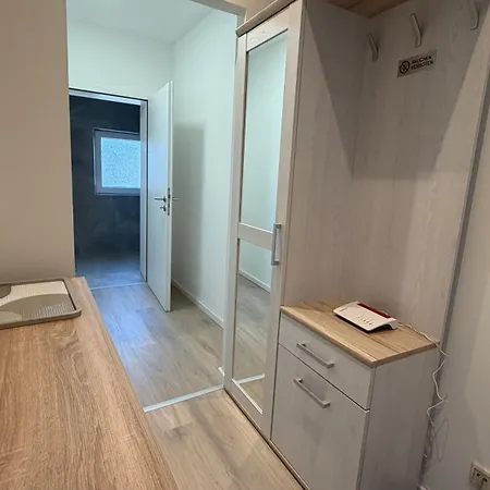 Moderne Maisonette-wohnung Mit Garten In Fuer 7 Personen Apartmán Niestetal